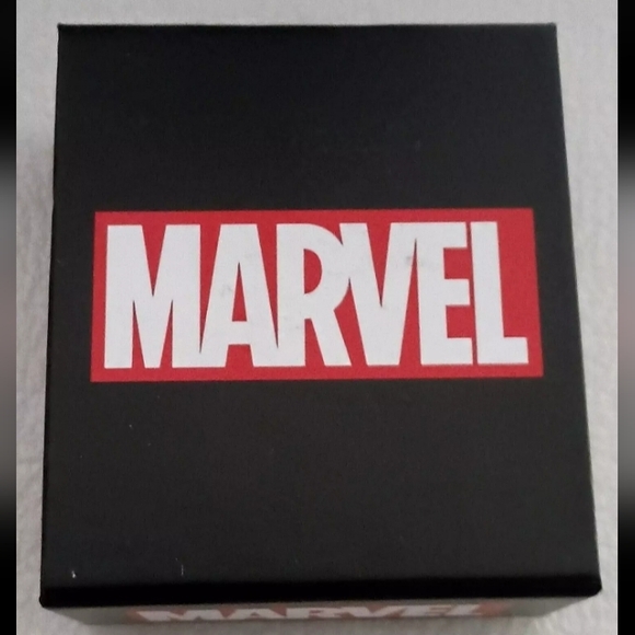 Marvel Comics Mighty Thor Highly Detailed Mini Helmet Necklace Pendant New MIB - Picture 8 of 9